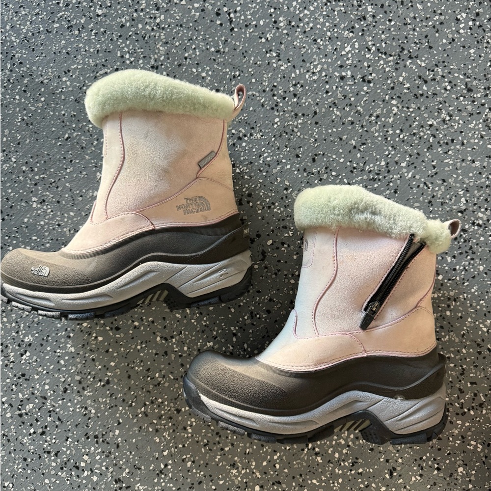 *SOLD*The North Face Pink Suede Womens Shearling Snow Boots Waterproof - Size 6